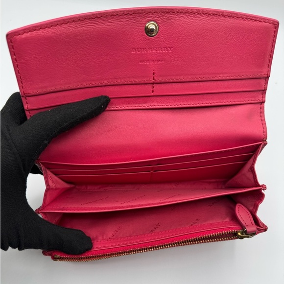 Burberry Wallet with Unbranded Chain | Overall Good Condition - Picture 6 of 12